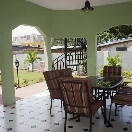 Quest Lodge Spintex Esterno foto