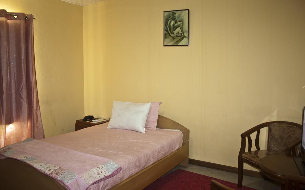 Quest Lodge Spintex Esterno foto