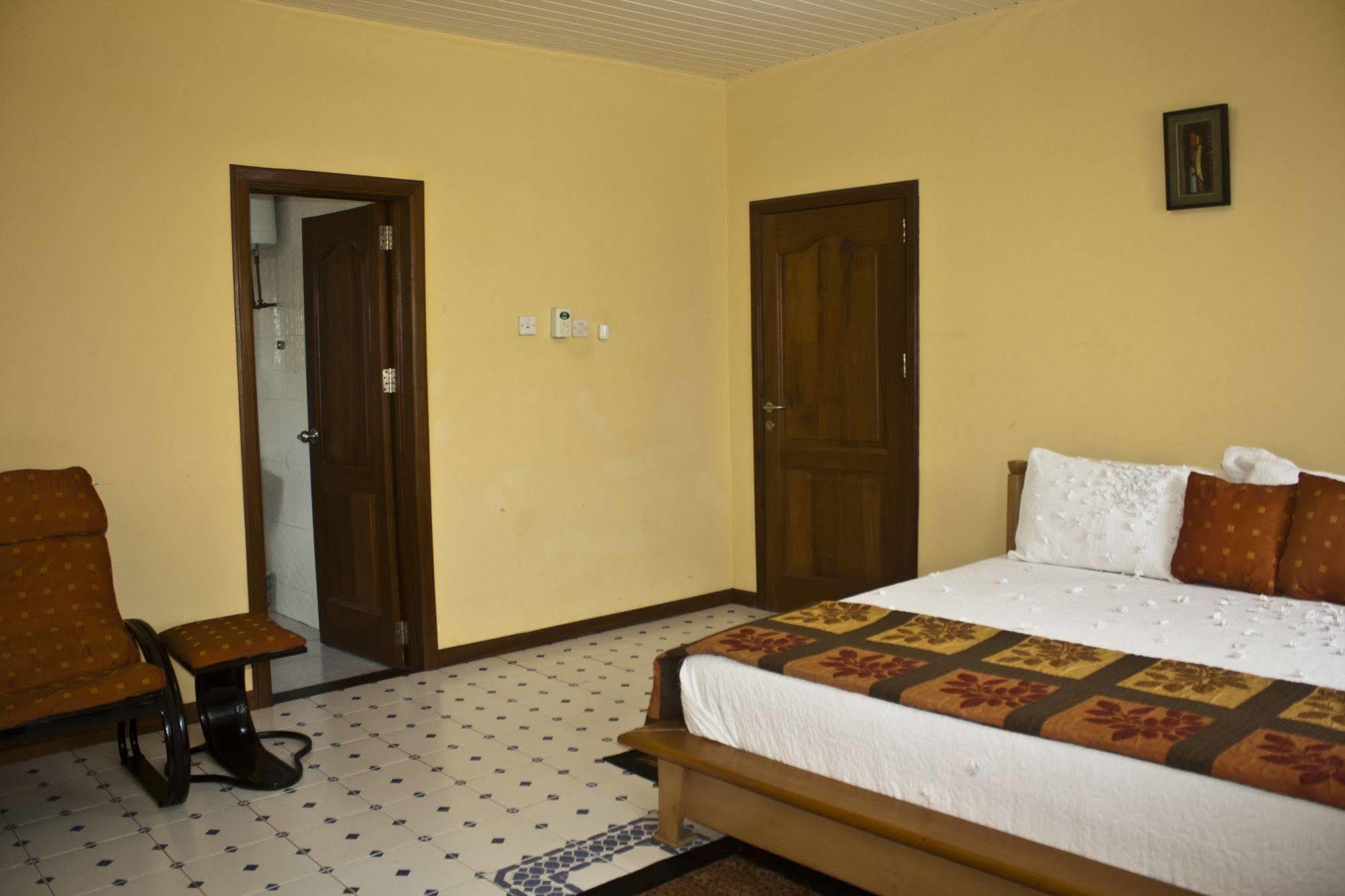 Quest Lodge Spintex Esterno foto