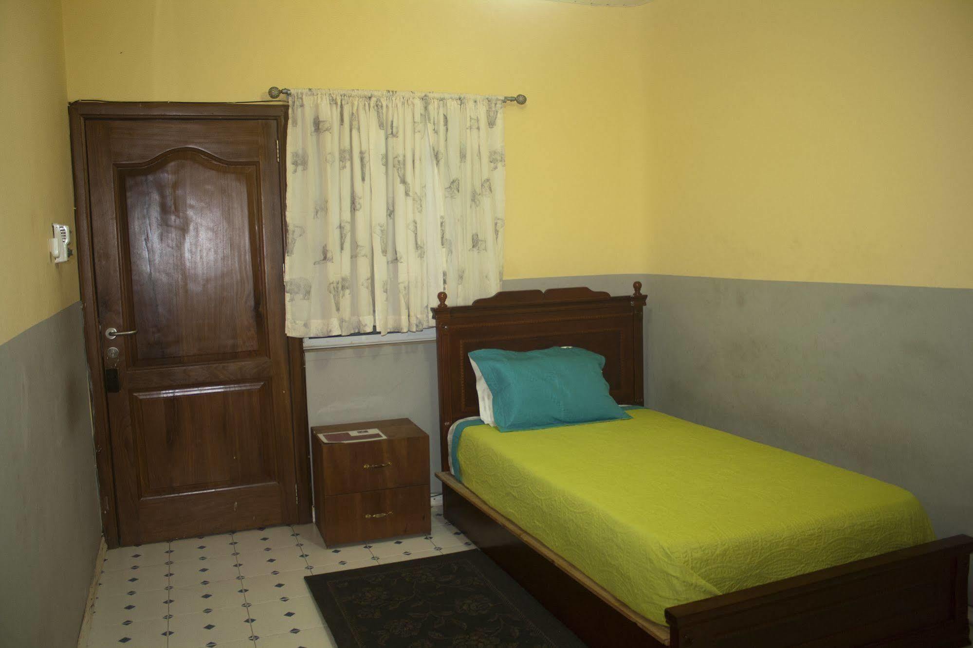 Quest Lodge Spintex Esterno foto