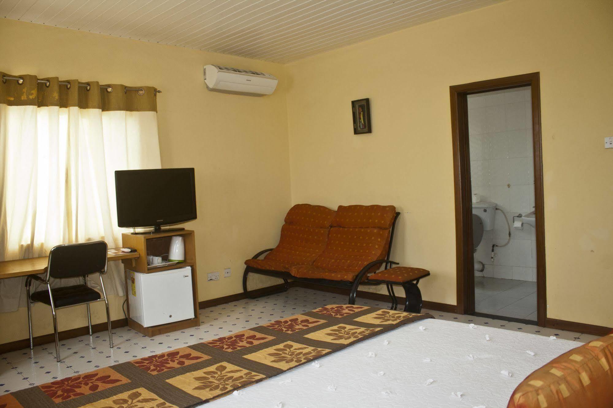 Quest Lodge Spintex Esterno foto